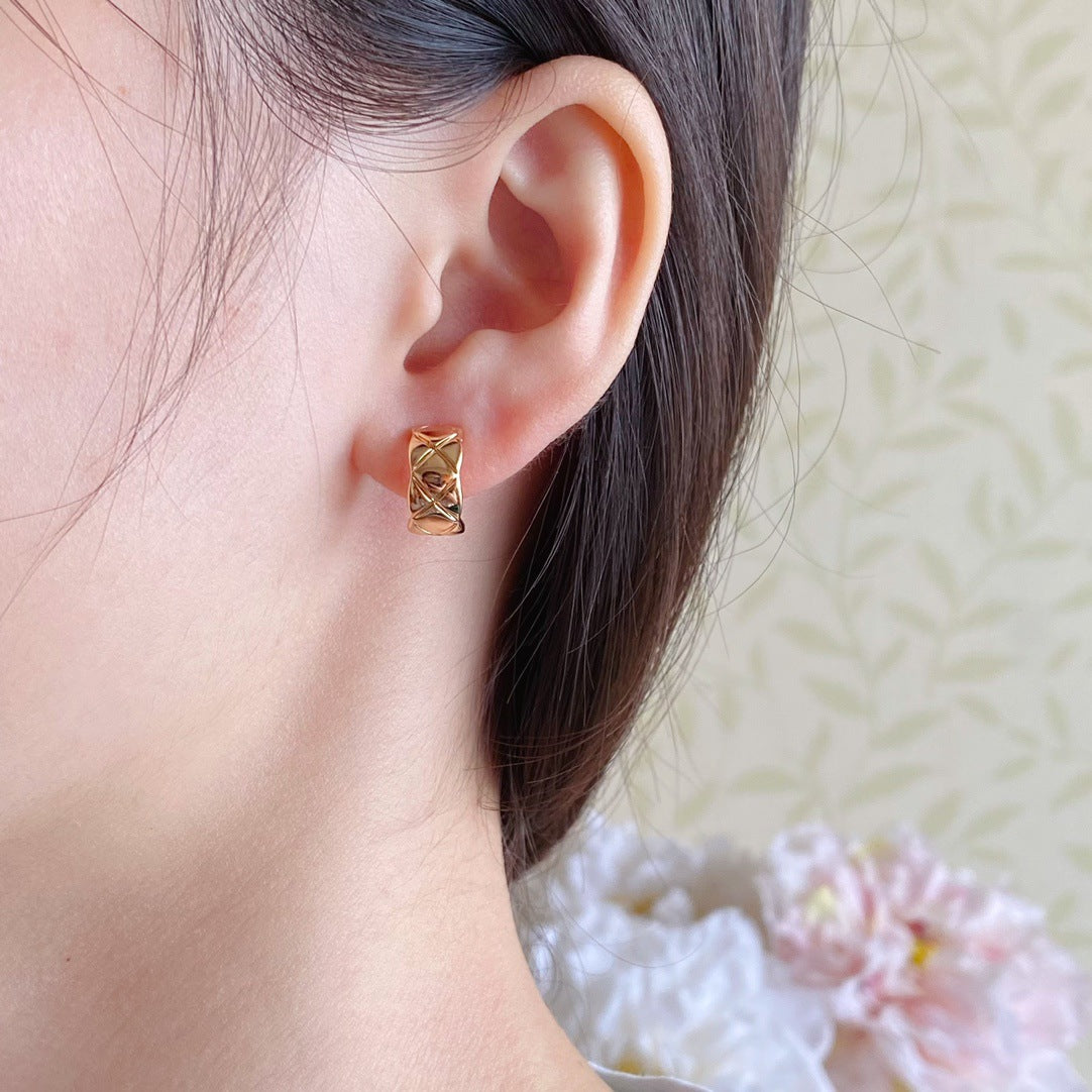Women's Glossy Rhombus Plaid No Rhinestone Carved Light Luxury Earrings
