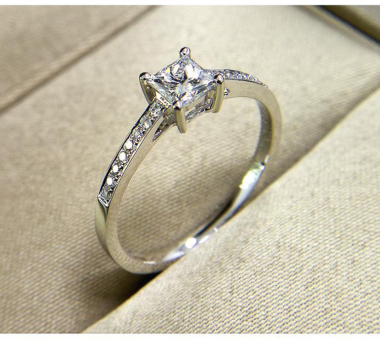 Women's Simple High Carbon Rhinestone Four Claw Rings