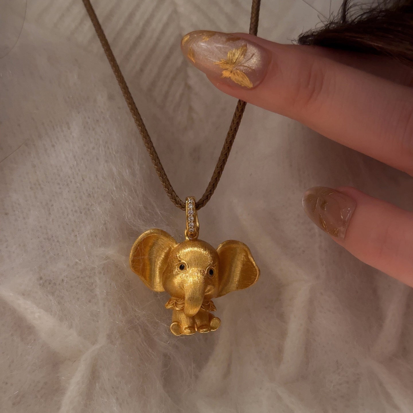 Bib Brushed Elephant Light Luxury High-grade Retro Necklace