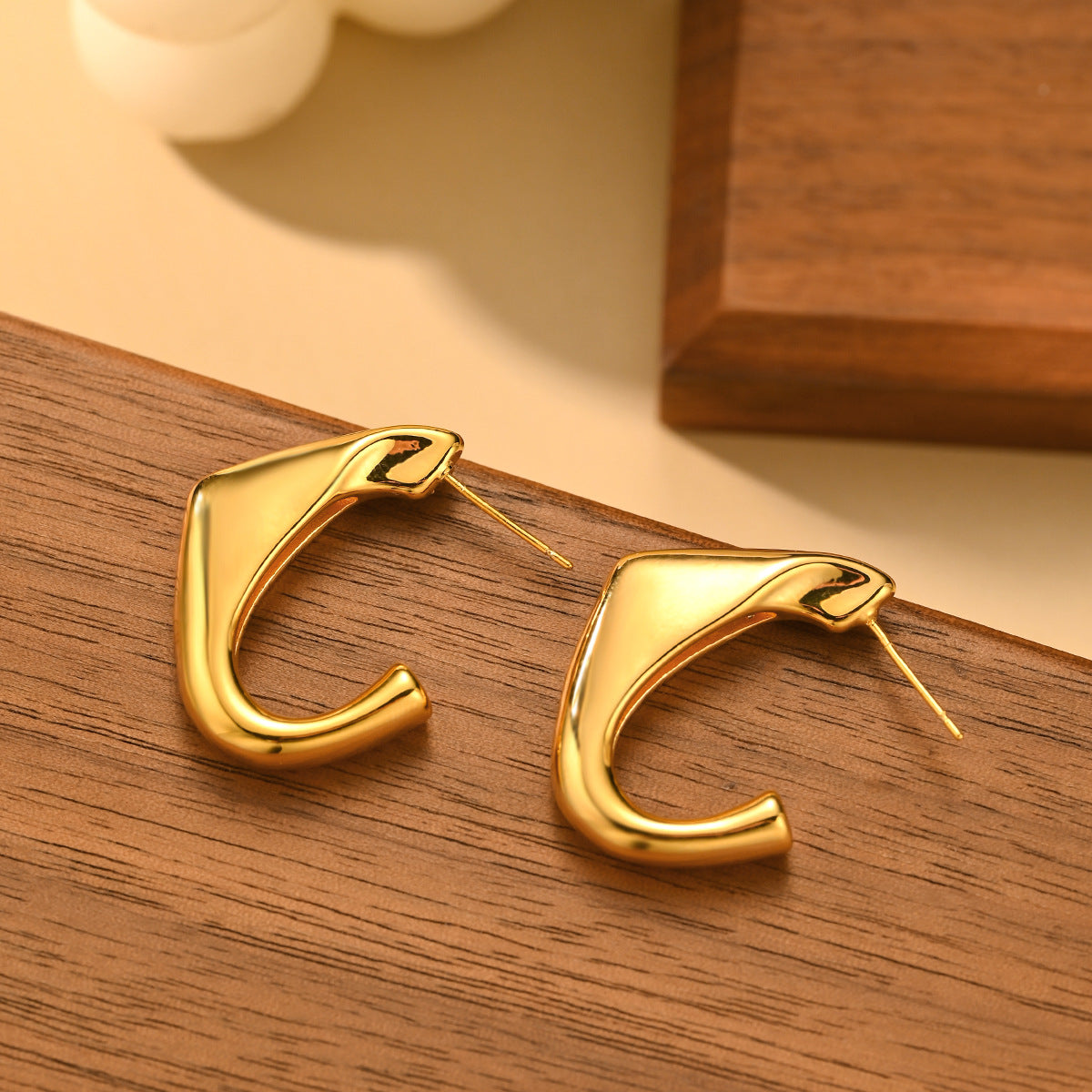 Women's Needle Round Irregular Vintage Metal High Earrings