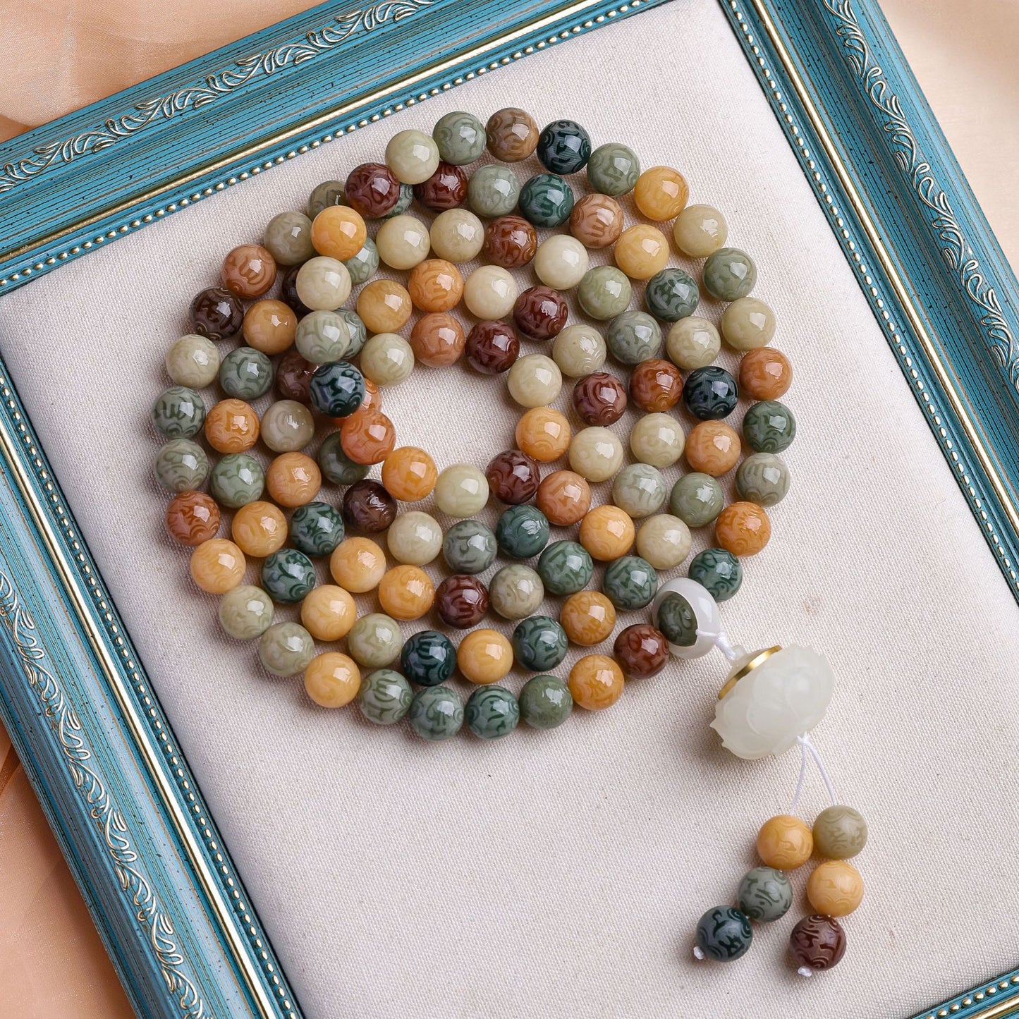 Women's & Men's Jade Bodhi Root Six Words Mantra Carving Hand Toy Buddha Bracelet