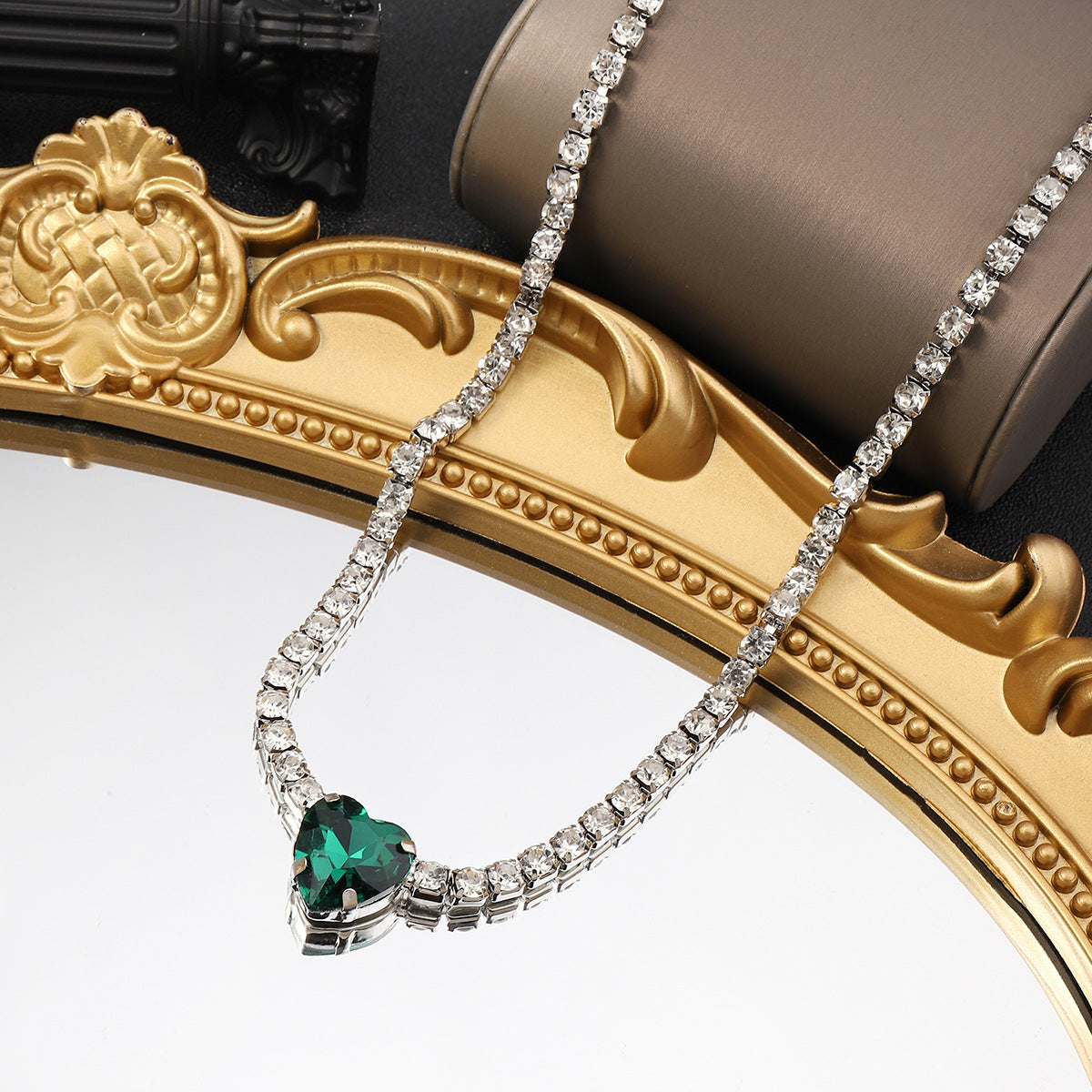 Women's Emerald Heart-shaped For Niche Design Clavicle Necklaces