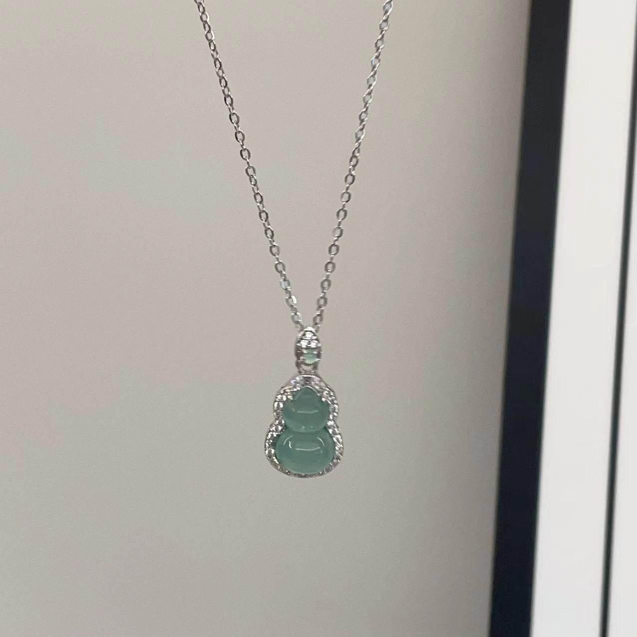 Chinese Retro Diamond Light Green Butterfly Elegant Gourd Glass Necklaces