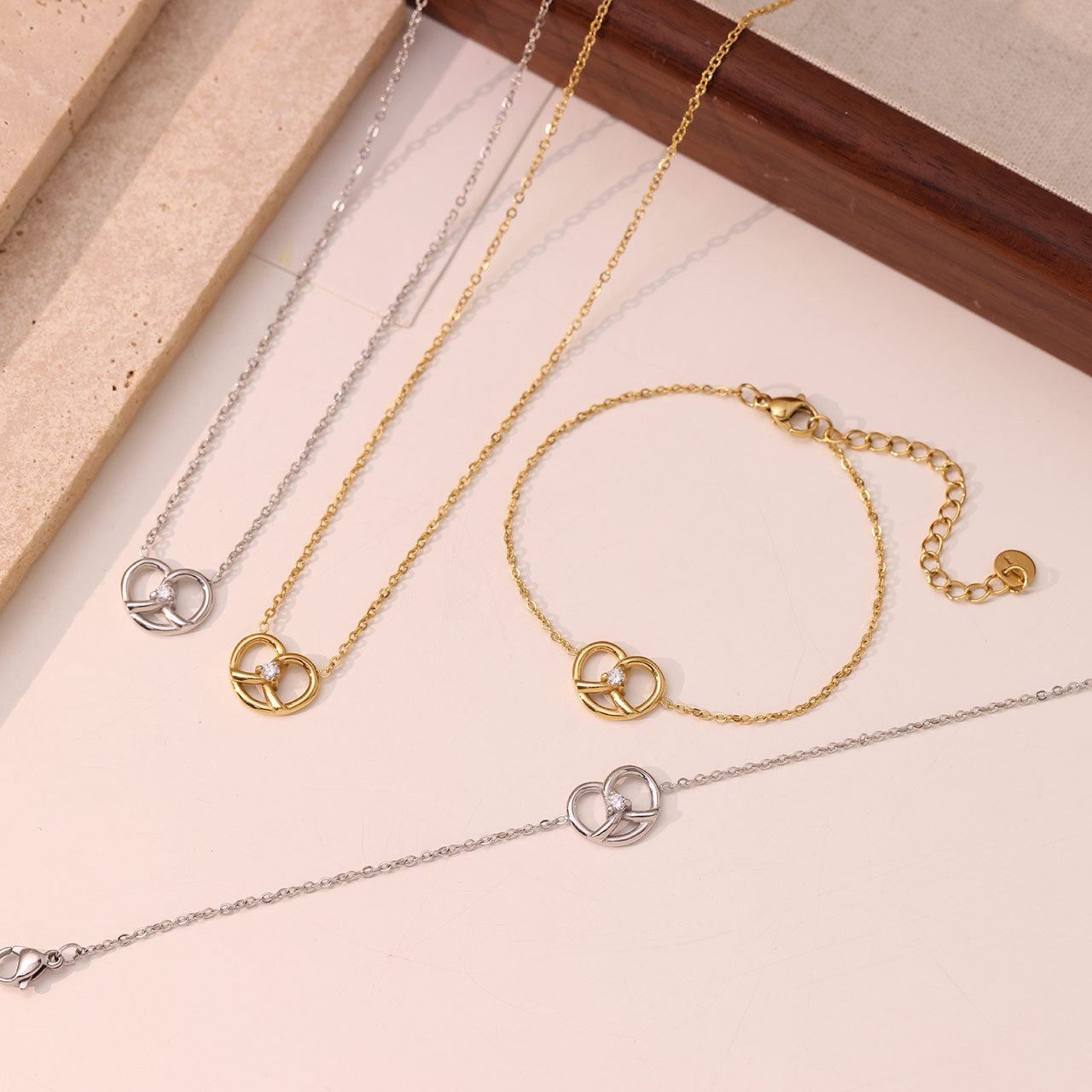 Fashionable Classic Style High-grade Light Luxury Titanium Necklaces