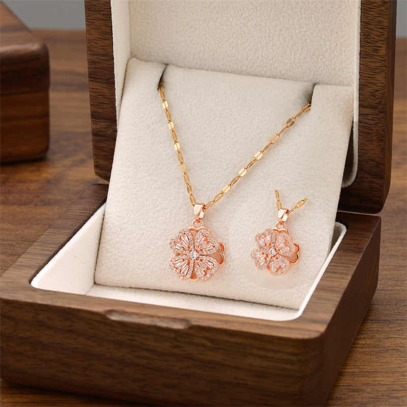 Good Luck Comes Four-leaf Clover Micro Rhinestone Titanium Steel Necklaces