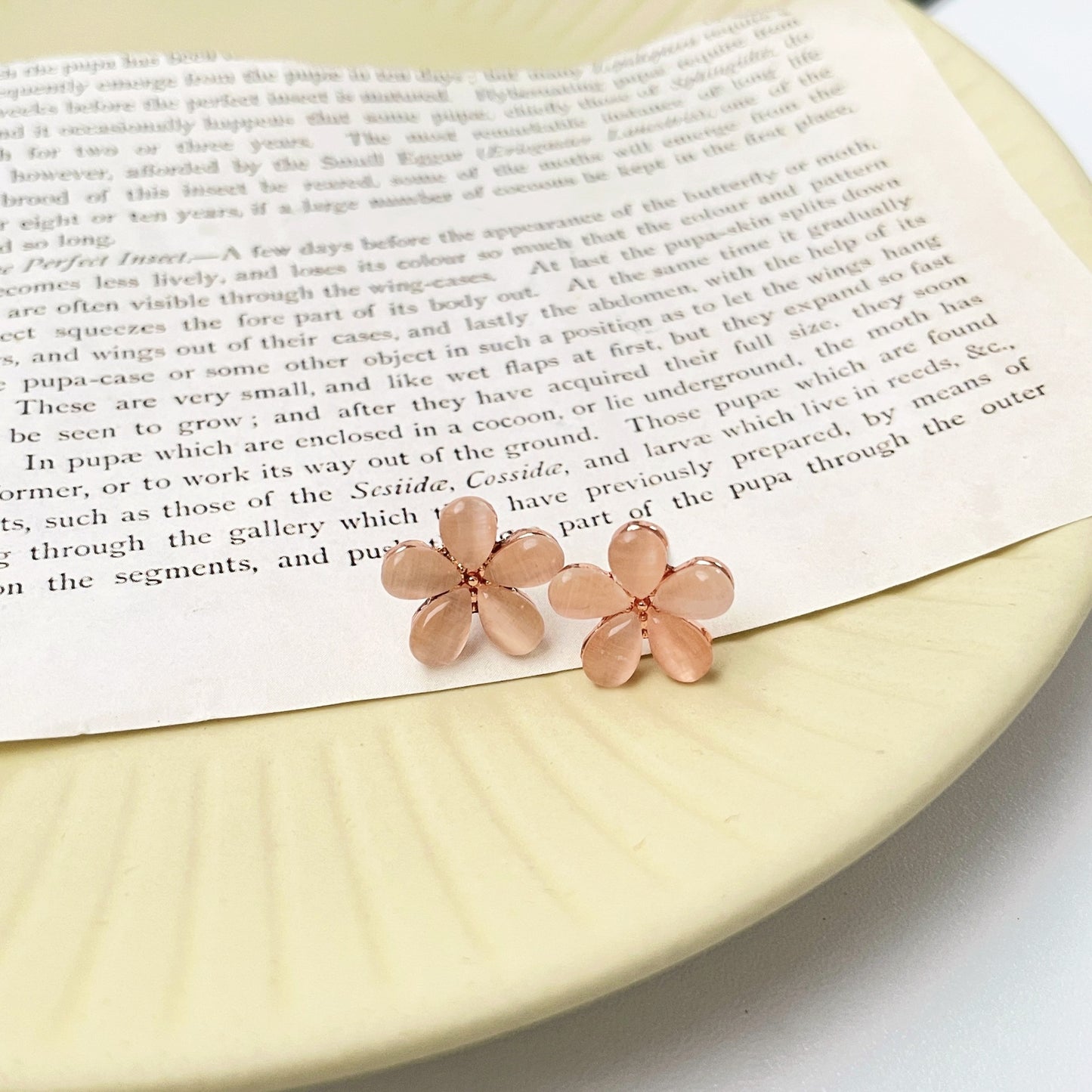 Women's Needle Mori Style Fresh Flower Short Cat Earrings