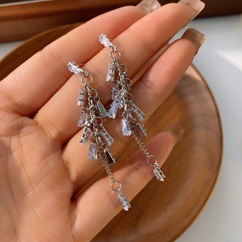 Women's Luxurious Style Long Fringed Pearl Niche Design Earrings