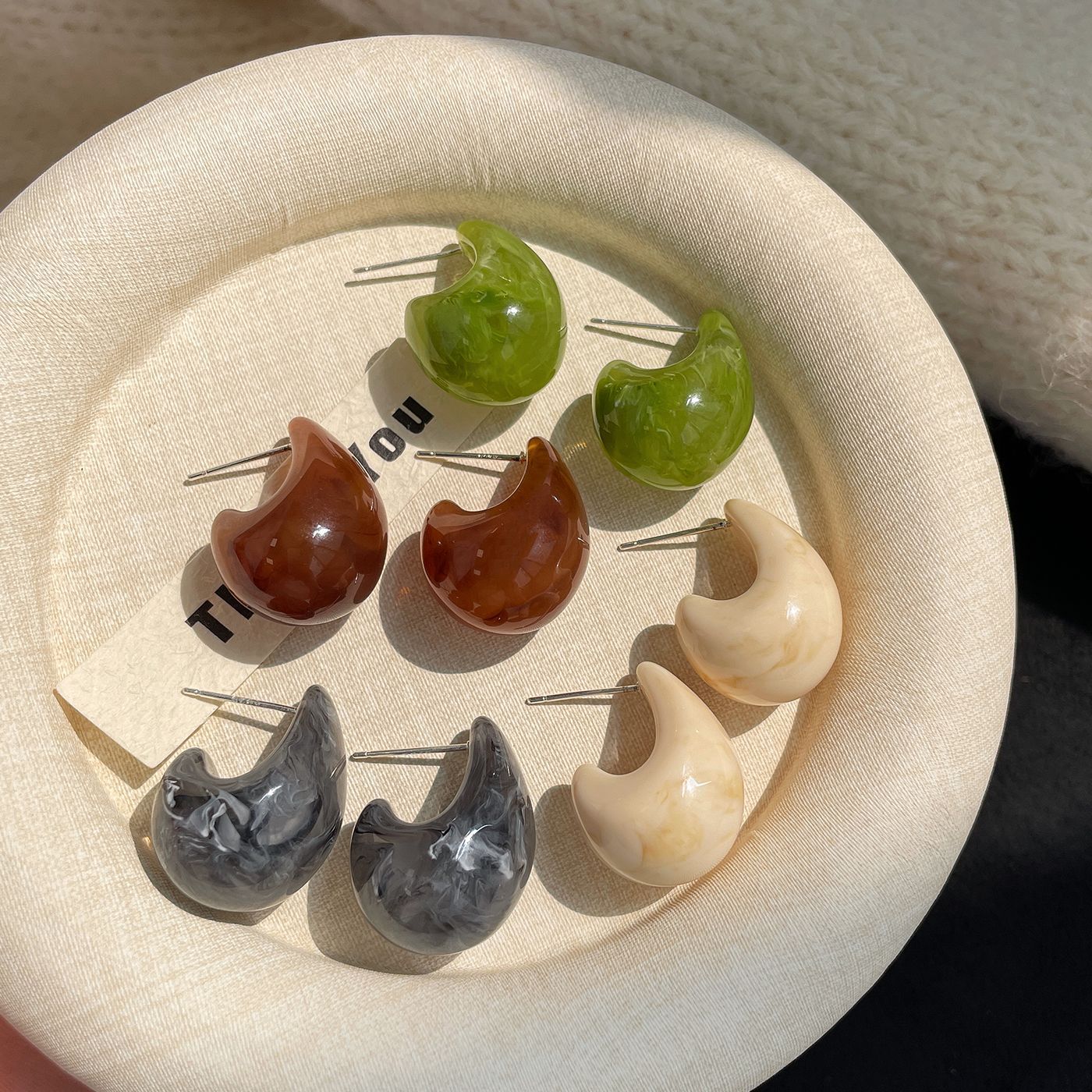 White Water Drop Vintage Geometric Texture Earrings