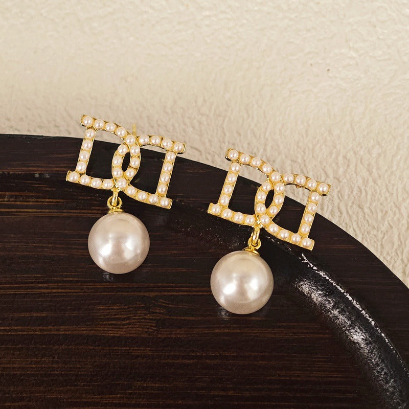 Women's Creative Simple Pearl Vintage Ornament Earrings
