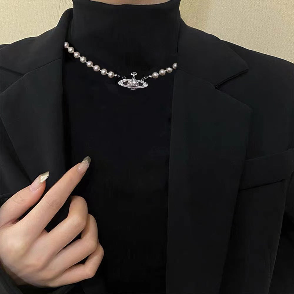 The West Vivian Saturn Pearl Clavicle Chain Necklaces