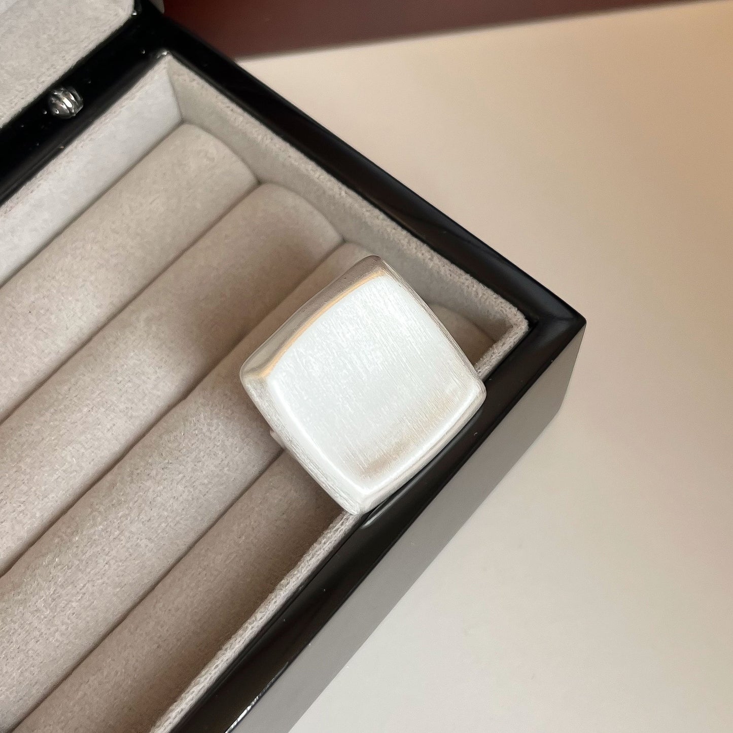 Luxury High-grade Geometric Square Brushed Thick Sier Cold Rings