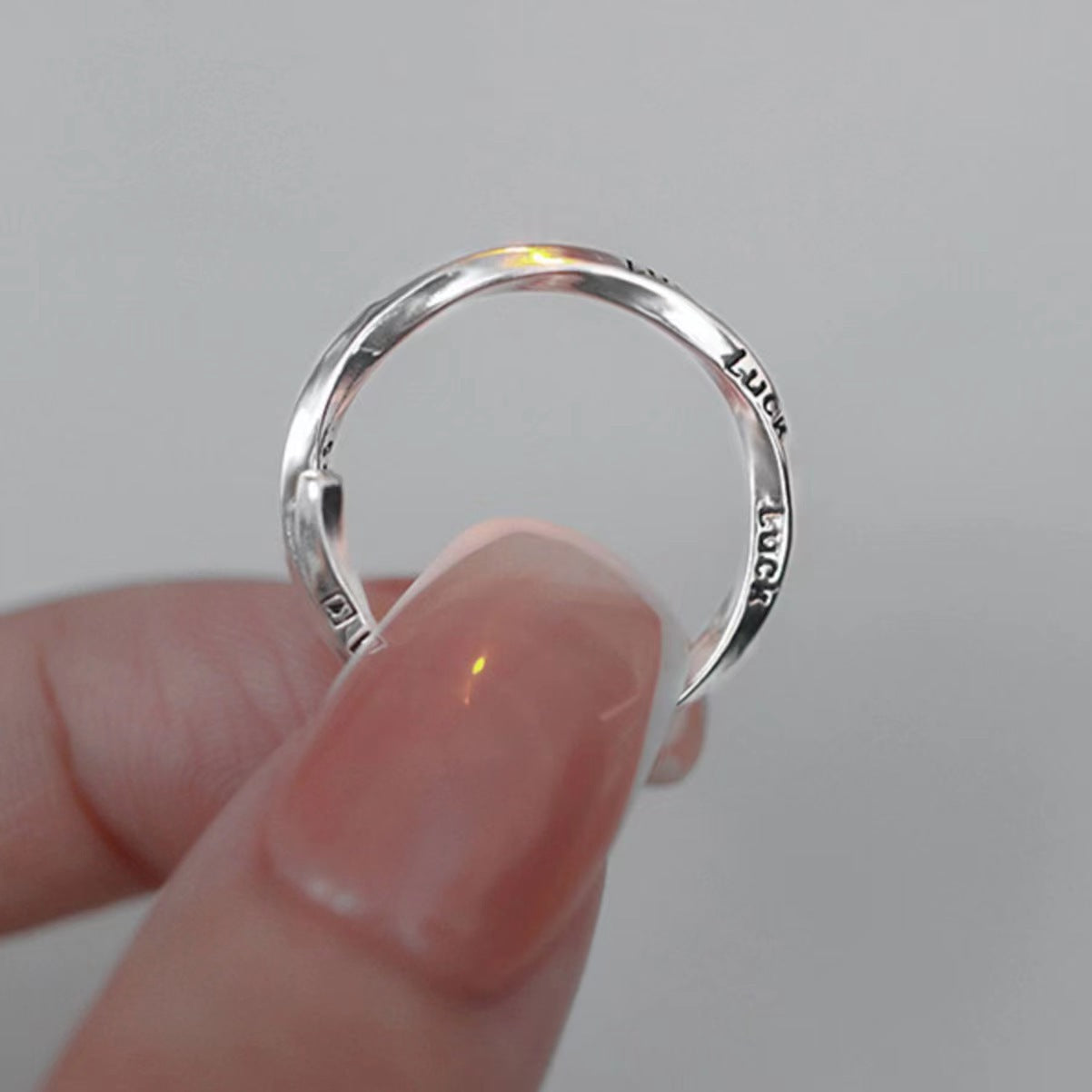 Vintage Twisted Open Female Mobius Letter Rings