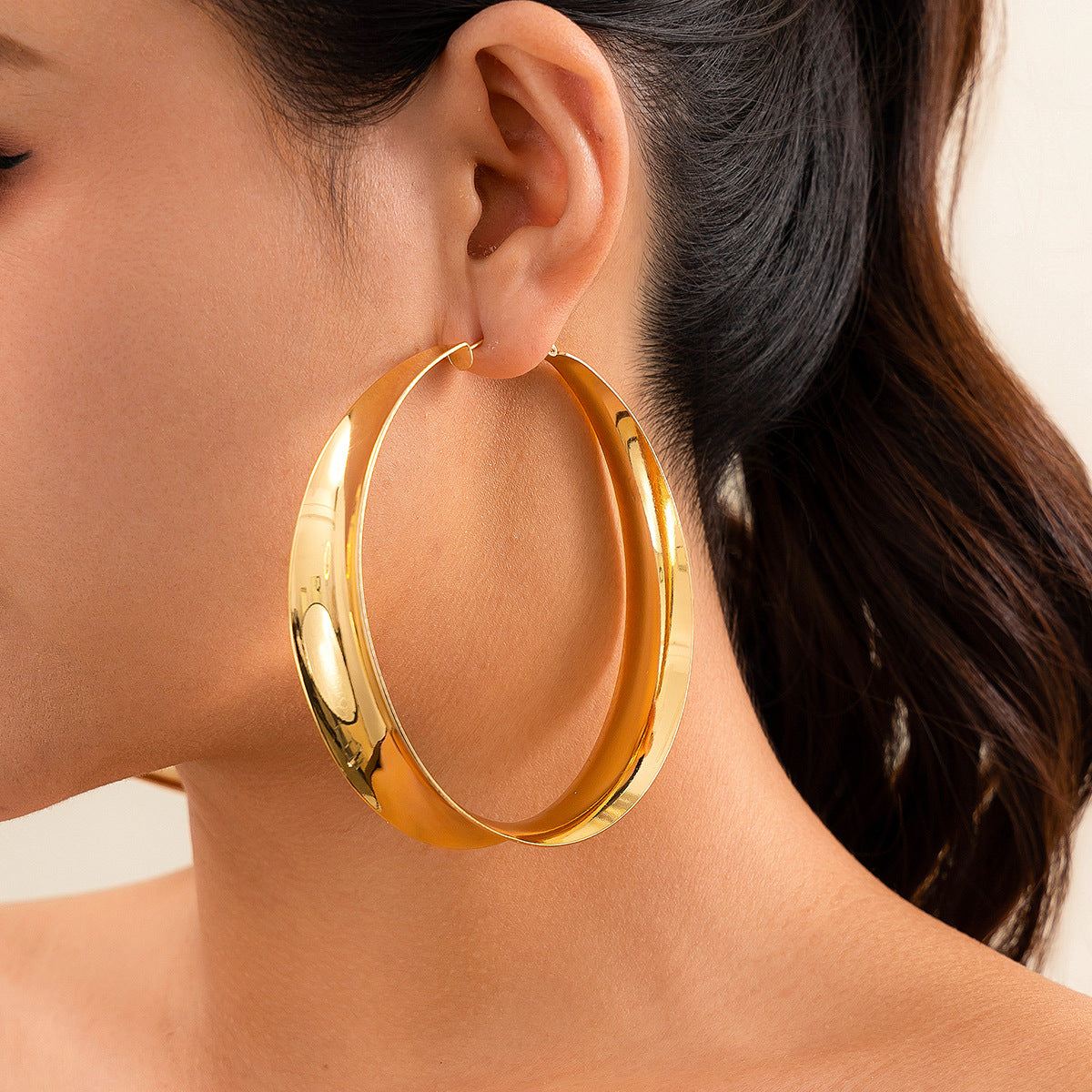Metal Glossy Big Circle Female Fashion Show Earrings
