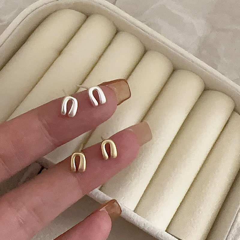 Women's Retro Frosted U-shaped Horseshoe For Mini Small Earrings