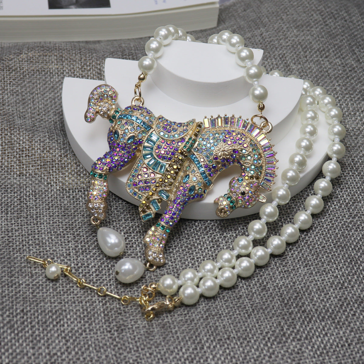 Fashion Trendy Tang Tricolor Horse Brooch Brooches