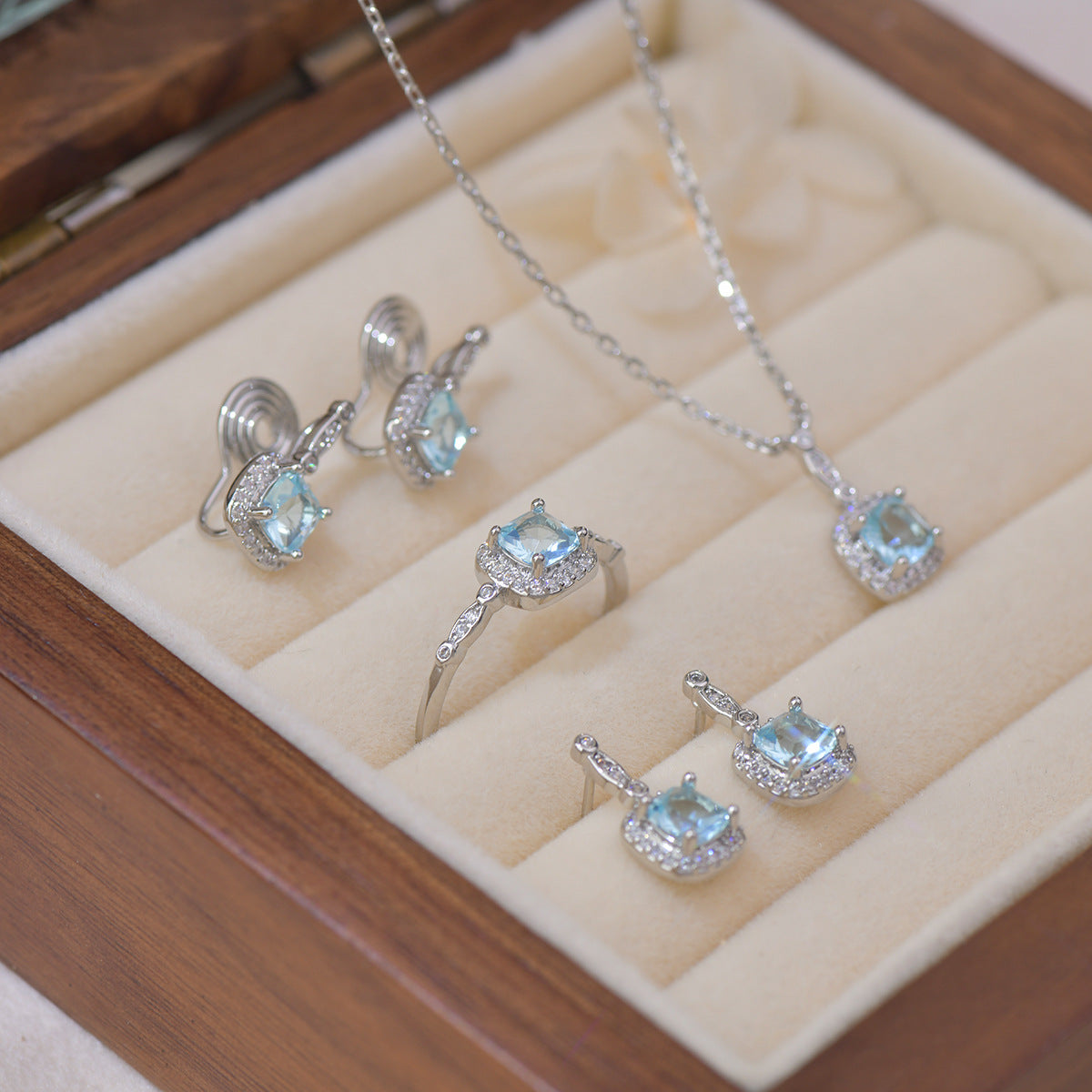 Luxury French Ear Simple Lake Water Blue Delicate Open-end Earrings