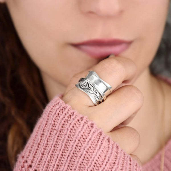 Trendy Wide Retro Rose Anxiety Decompression Rings