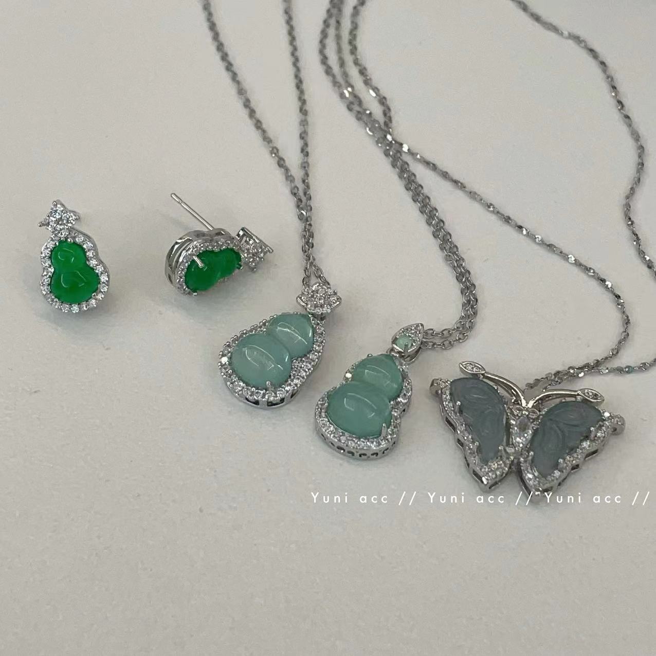 Chinese Retro Diamond Light Green Butterfly Elegant Gourd Glass Necklaces