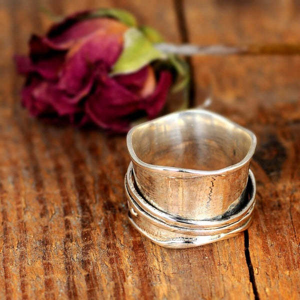 Trendy Wide Retro Rose Anxiety Decompression Rings