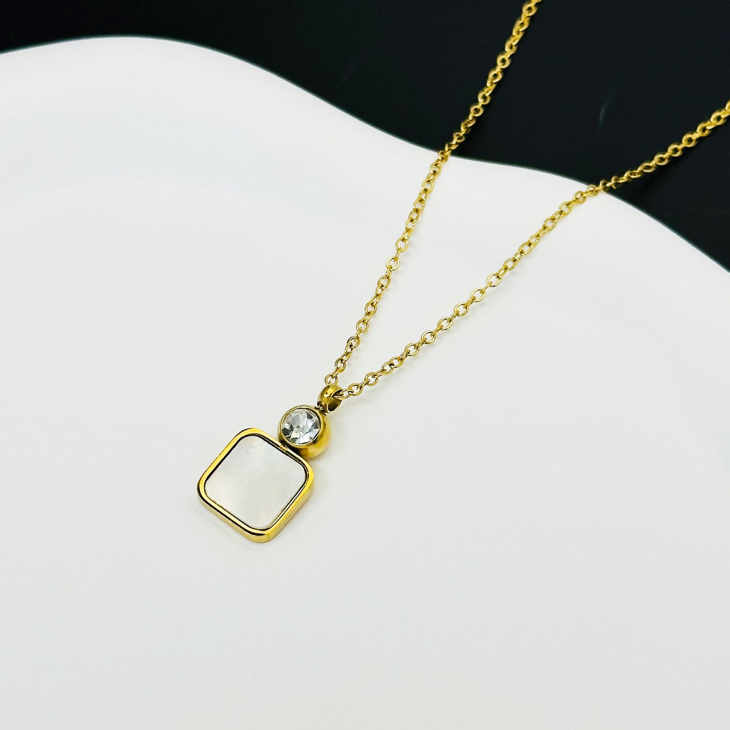 Women's Clavicle Chain Light Luxury Minority High-grade Simple Titanium Necklaces