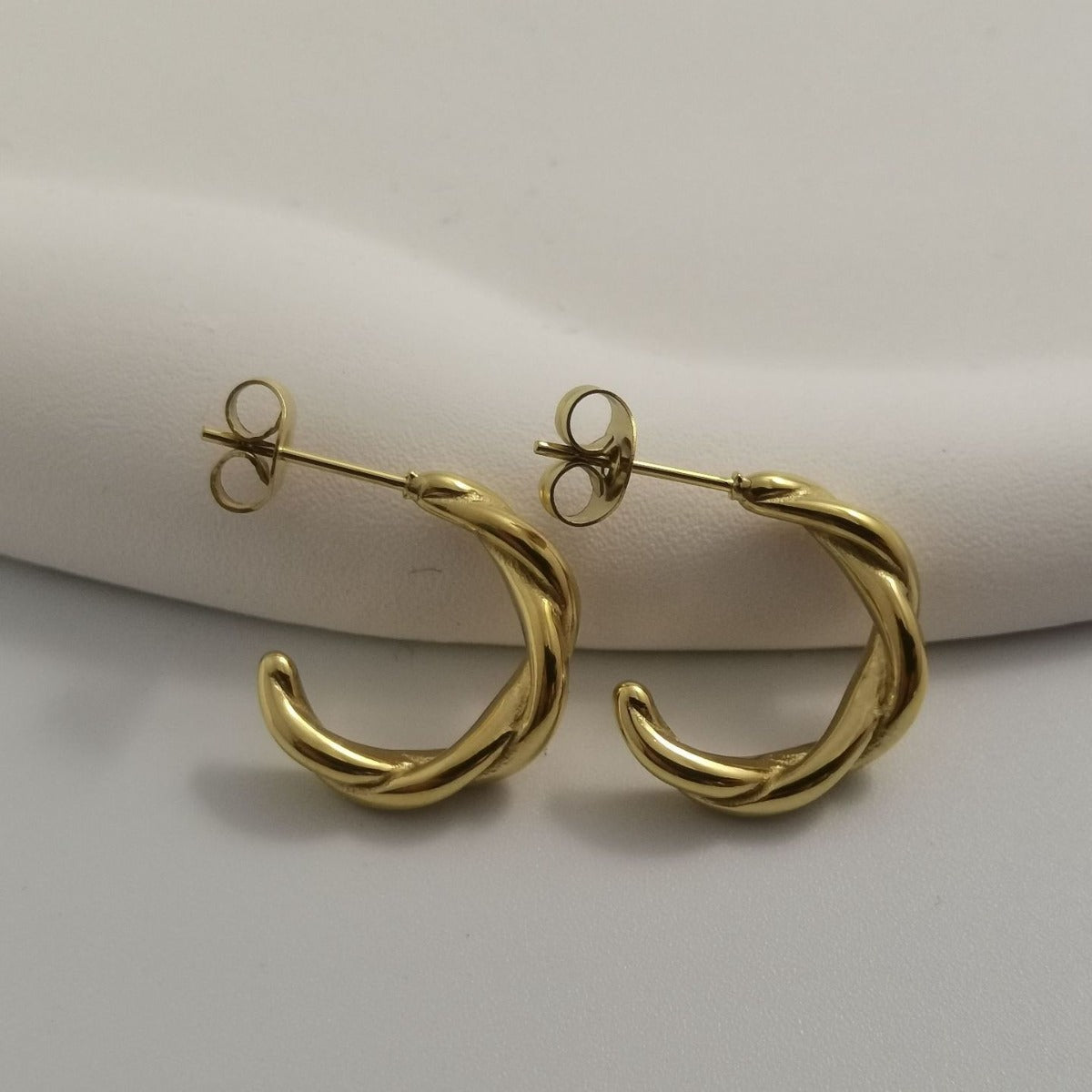 Fashionable Small Classic Style Elegant Ear Exquisite Stud Earrings