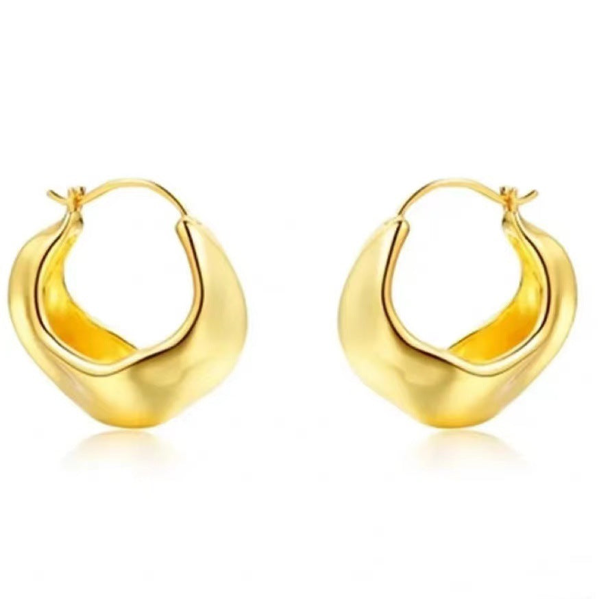 Women's White High-grade Retro Graceful Design Earrings