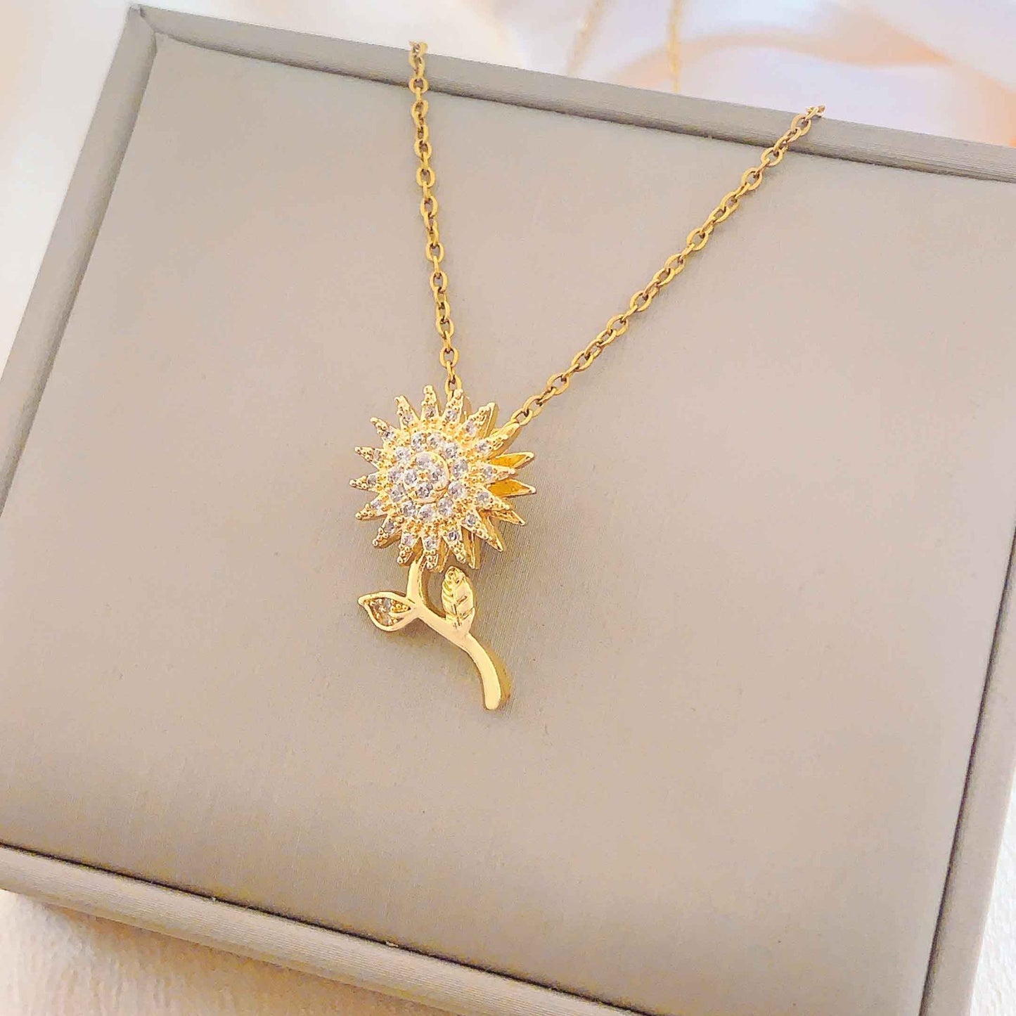 Women's Trendy Summer Rotating Sunflower High-grade Necklaces
