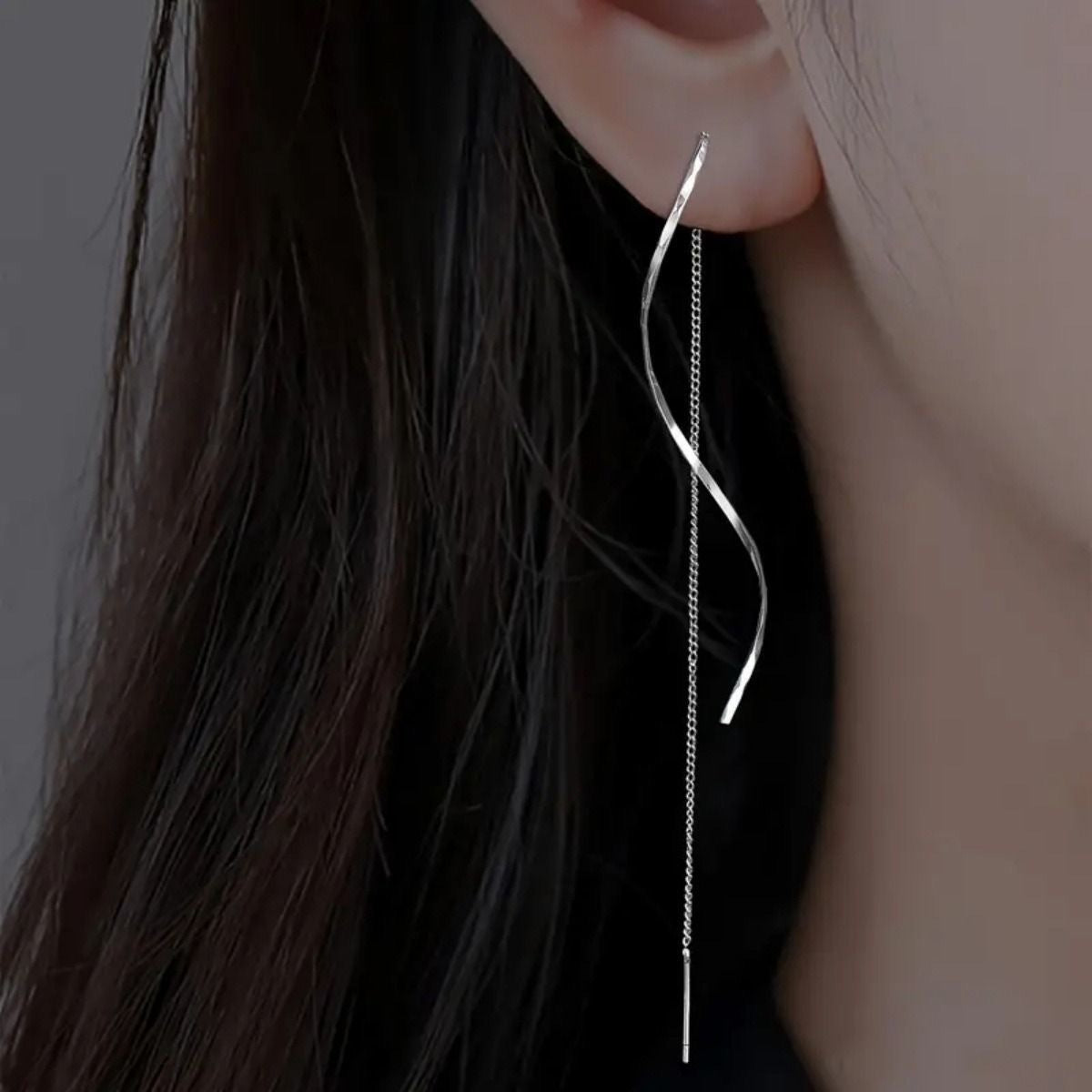 Women's Twisted Wave Geometric Lines Fashion Simple Niche Temperament Commute Earrings