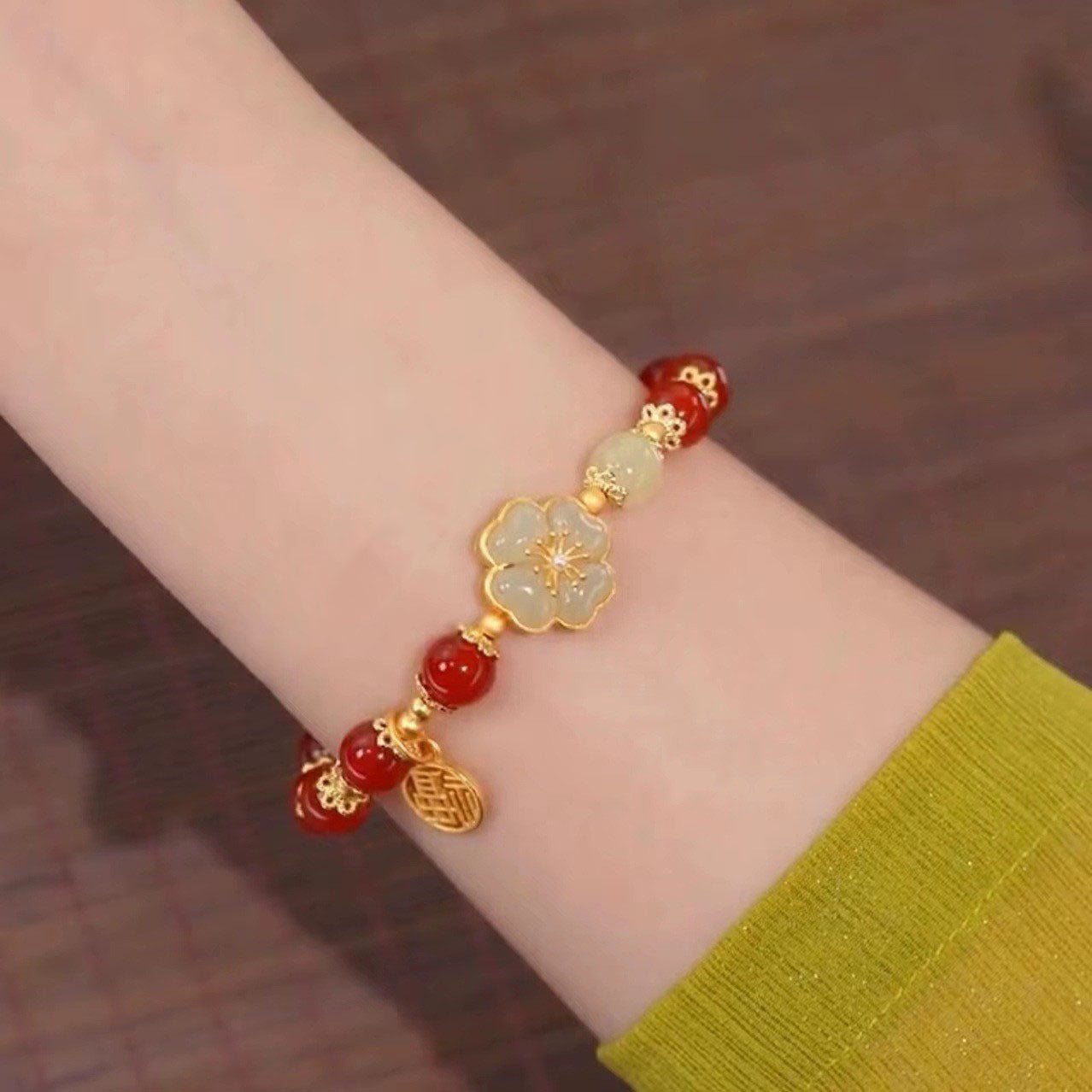 Happy Knock Peach Blossom Female Design Elegant High-grade Four-leaf Clover Bracelet