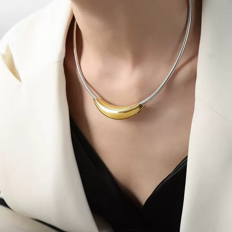 Women's Titanium Steel Simple Elegant Metal Light Column Collar