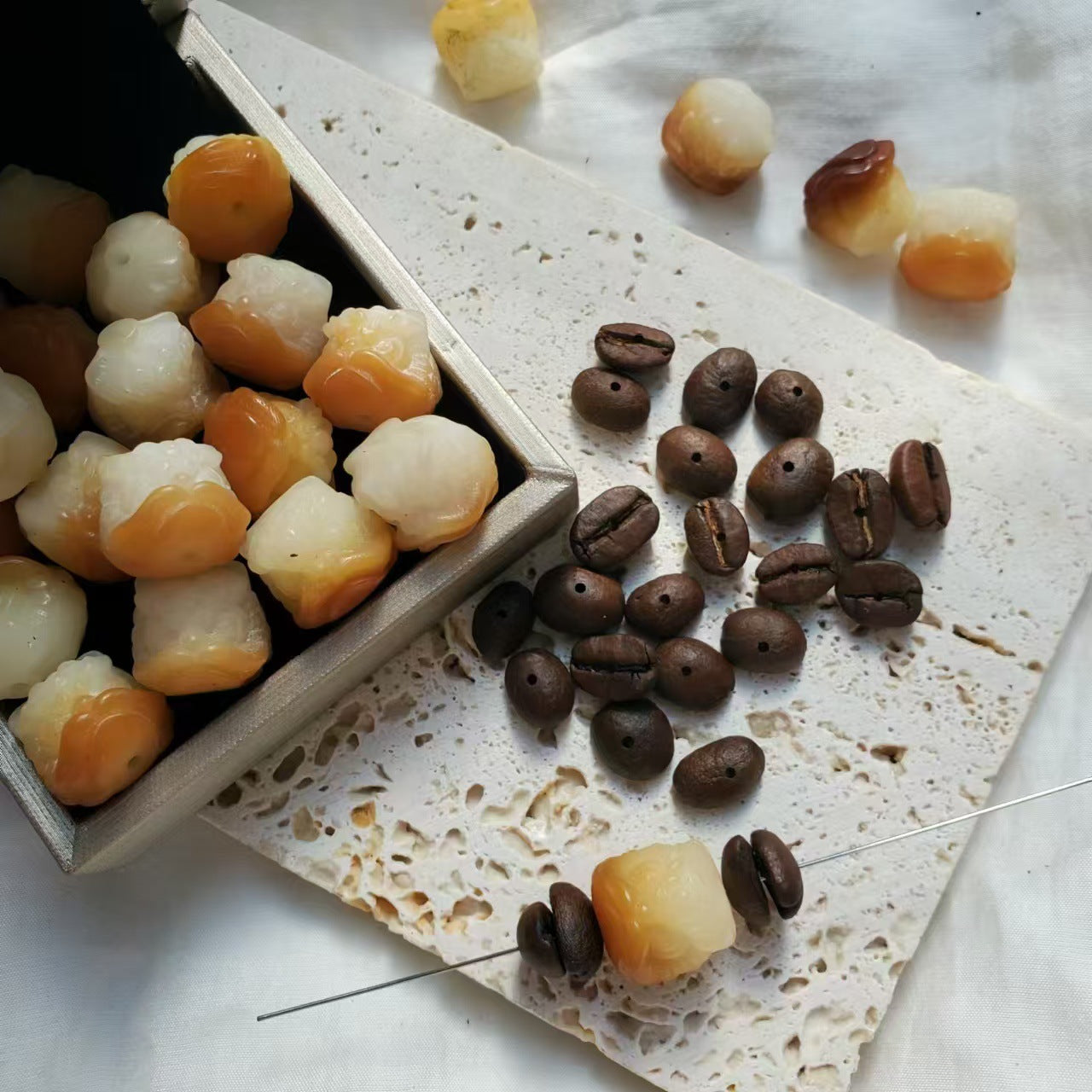 One Thousand Pieces Per Bottle Get Bracelets