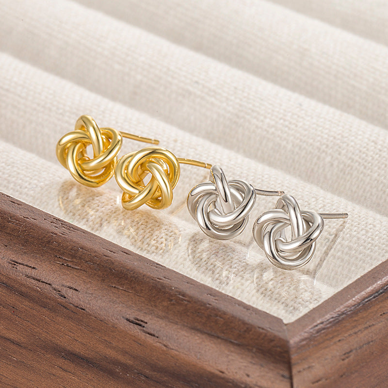 Simple Design French Retro Compact Exquisite Versatile Hollow Three-dimensional Cold Stud Earrings