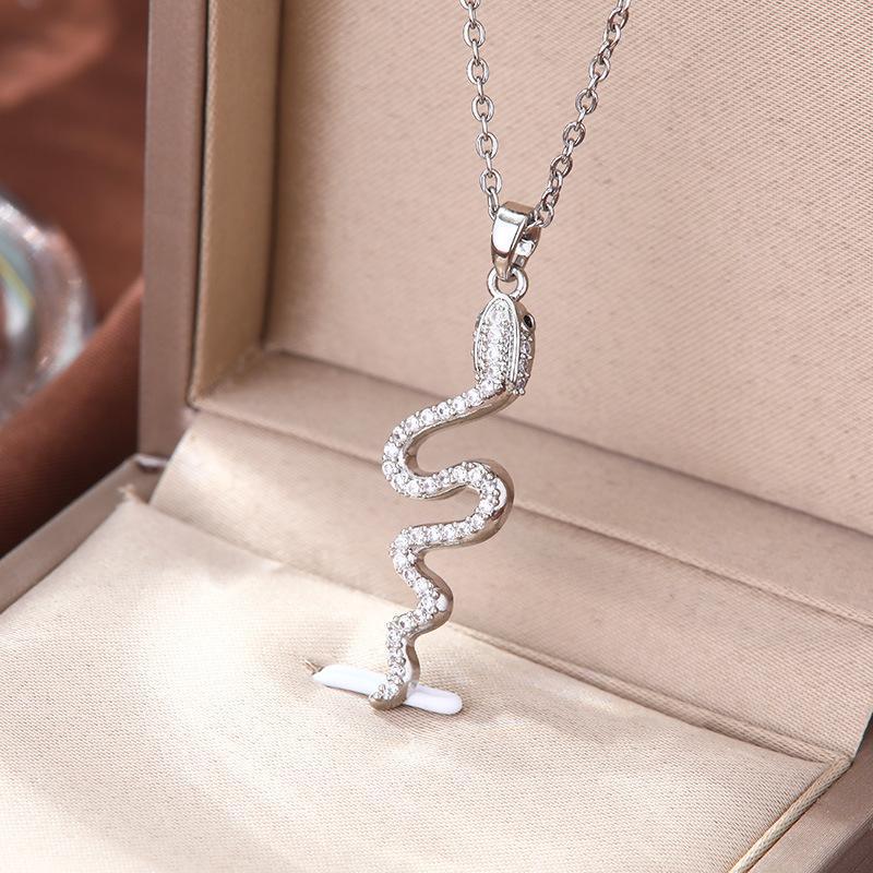 Women's Ornament High-grade Exquisite Affordable Luxury Fashion Necklaces
