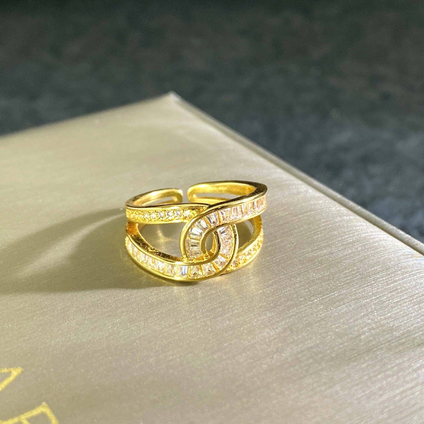 Hollow Zircon Roman Female Cold Style Couple Design Rings