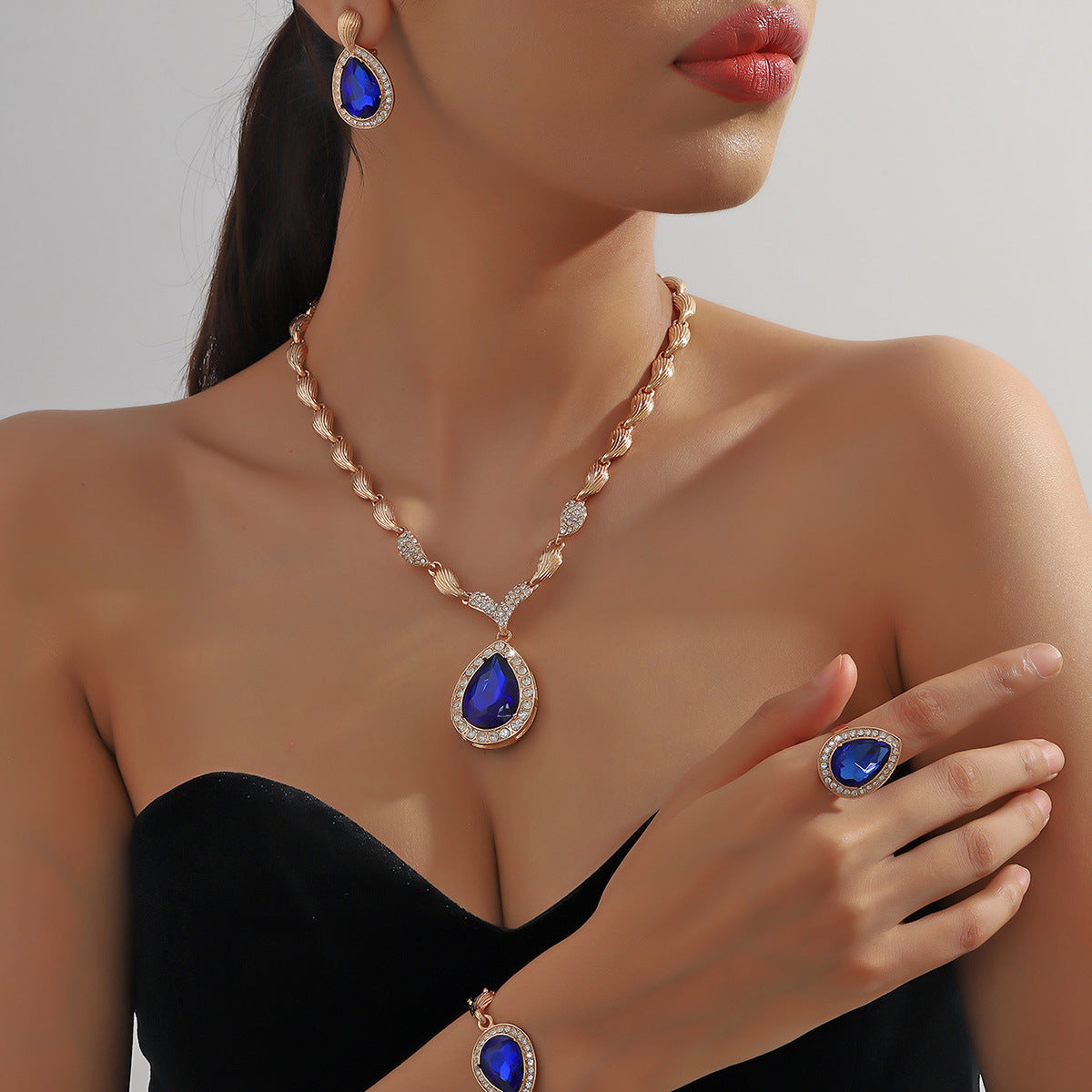 Trendy Classy Retro Fashion Suit Alloy Necklaces