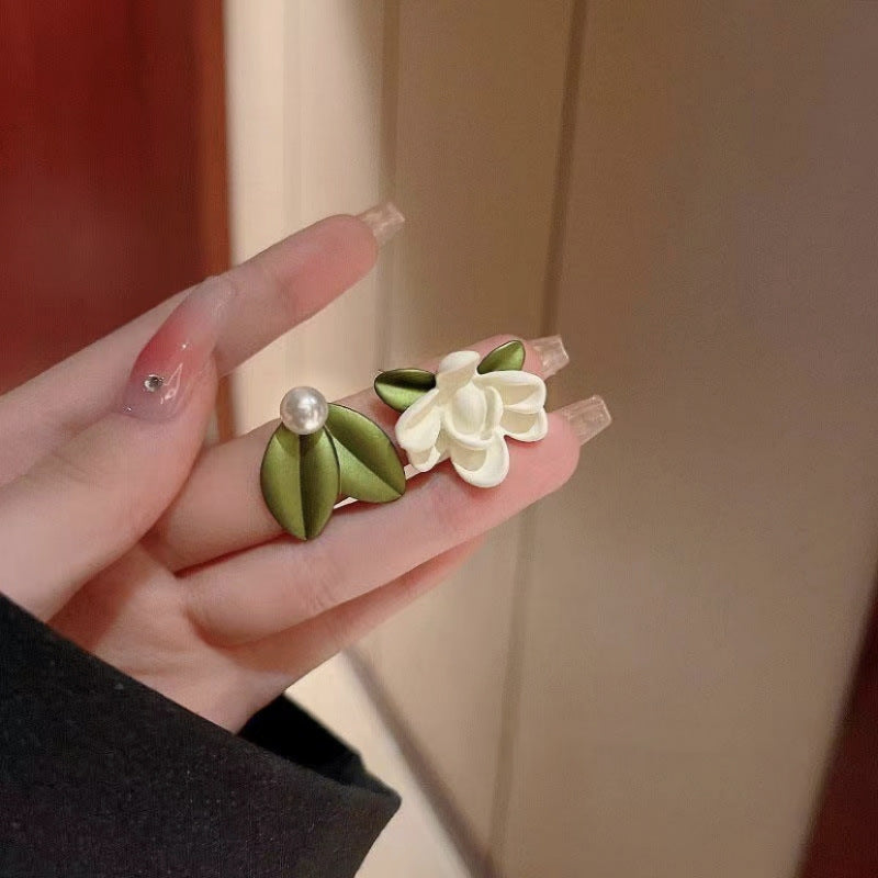 Women's Gardenia Pearl For Niche Design Asymmetric Earrings