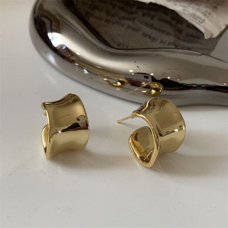 Metal Shaped Female Light Luxury Simplicity Earrings