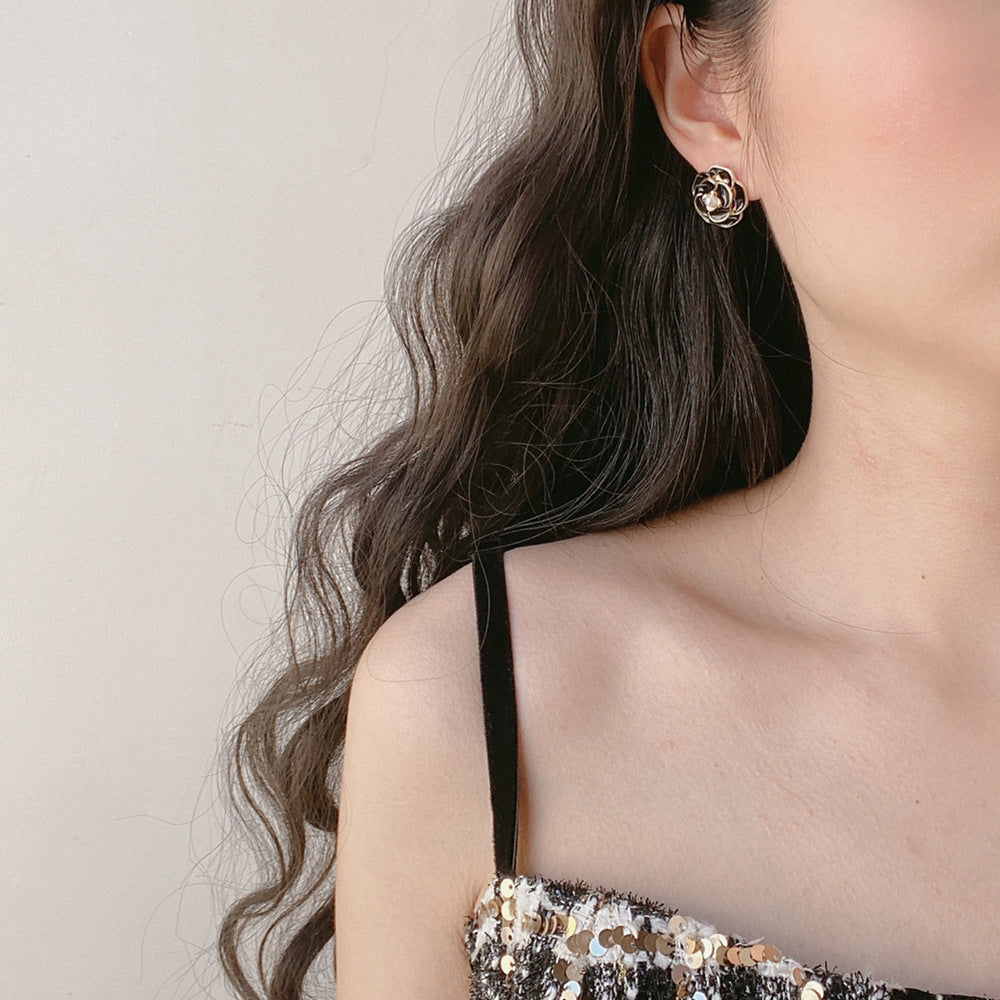 Women's Camellia Retro Aloofness Style Flower Pearl Light Rings