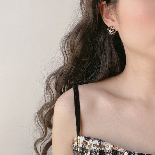 Women's Camellia Retro Aloofness Style Flower Pearl Light Rings