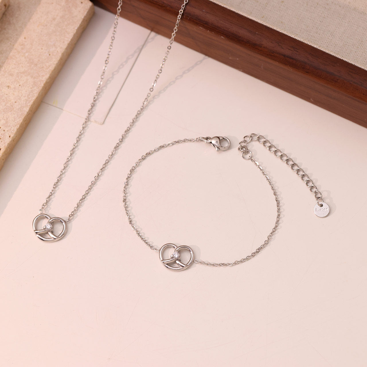 Fashionable Classic Style High-grade Light Luxury Titanium Necklaces