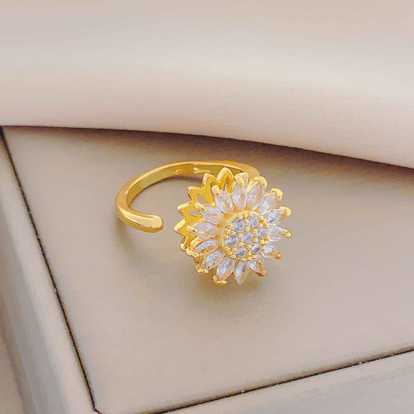 Women's Trendy Summer Rotating Sunflower High-grade Necklaces