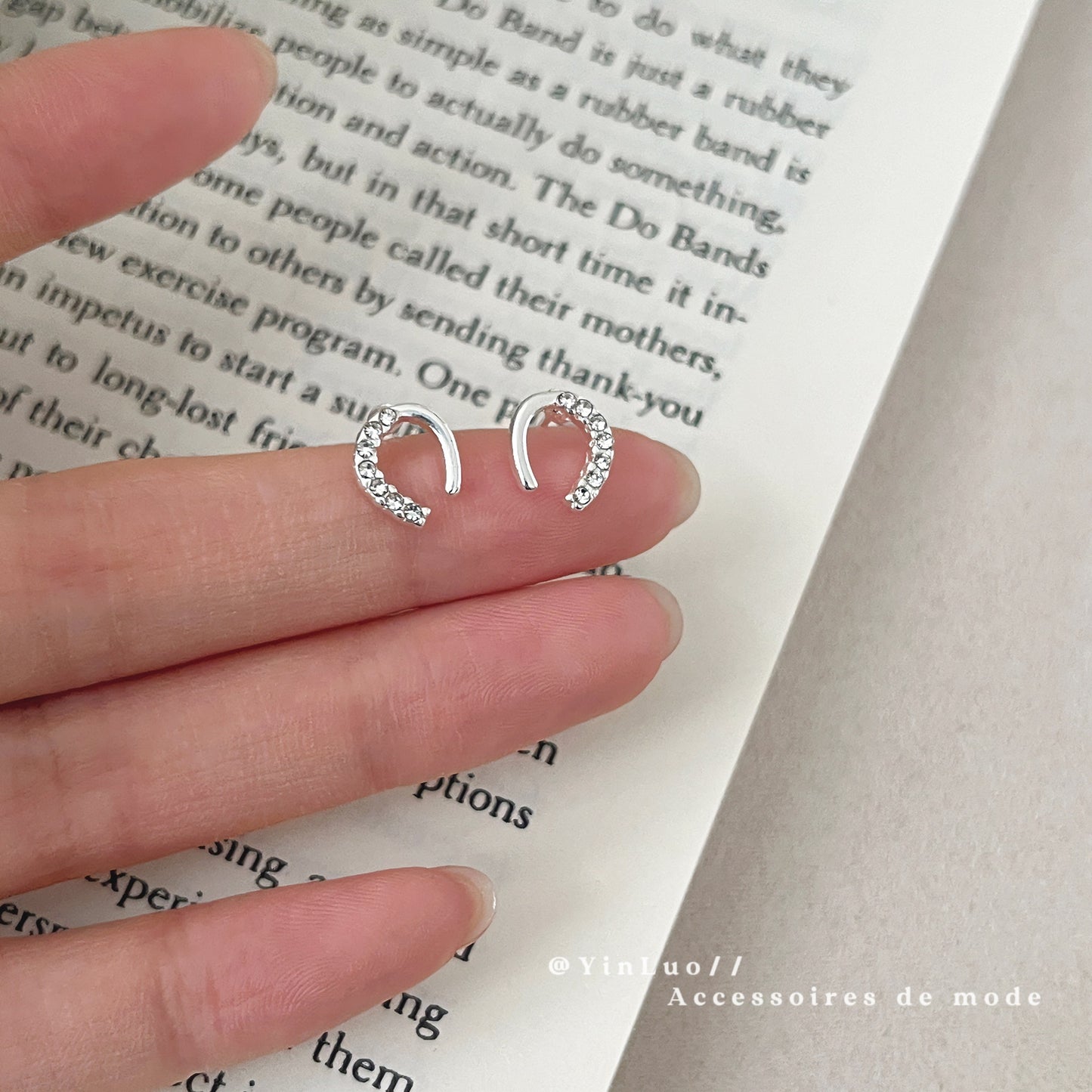 Exquisite Small U-shaped Horseshoe Simple Graceful Earrings
