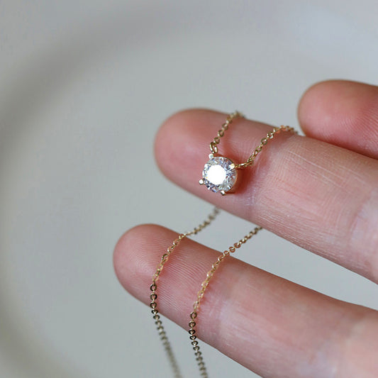 Women's Single Diamond Super Flash Temperament Entry Necklaces