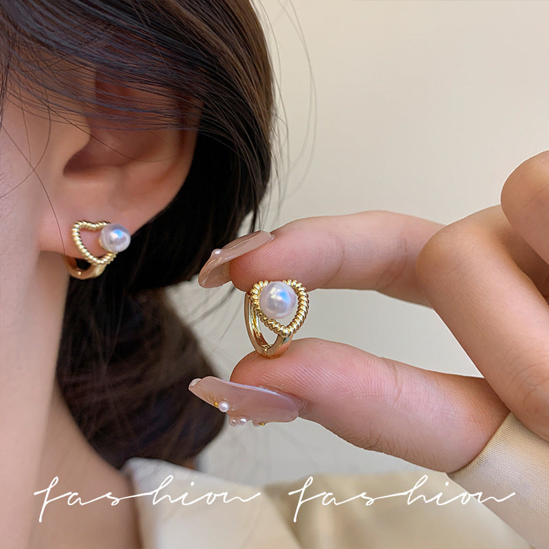 Women's Simple Triangle Pearl Ear Clip For Graceful Petite Fashion Earrings