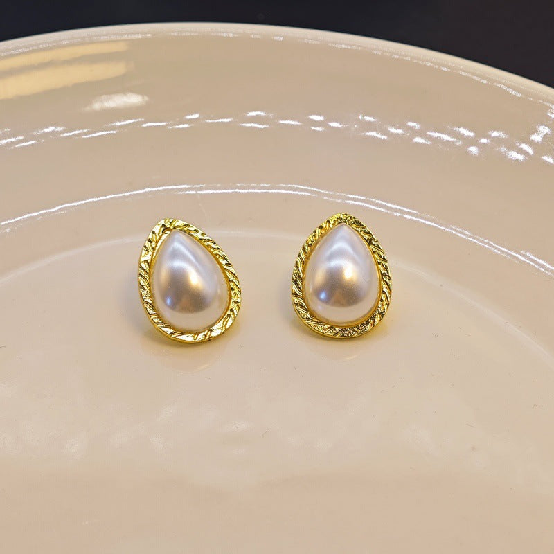 Women's Creative Simple Pearl Vintage Ornament Earrings
