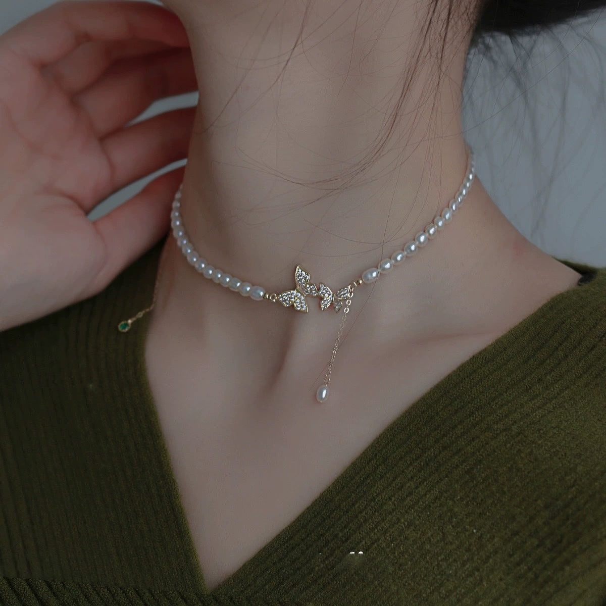 Women's Butterfly Glass Pearl Special Interest Light Necklaces