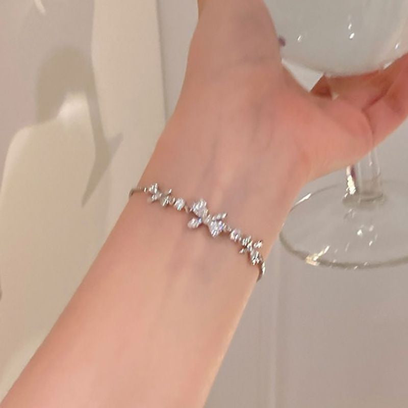 Sweet Cool Style Hollow Loving Heart Zircon Female Bracelets