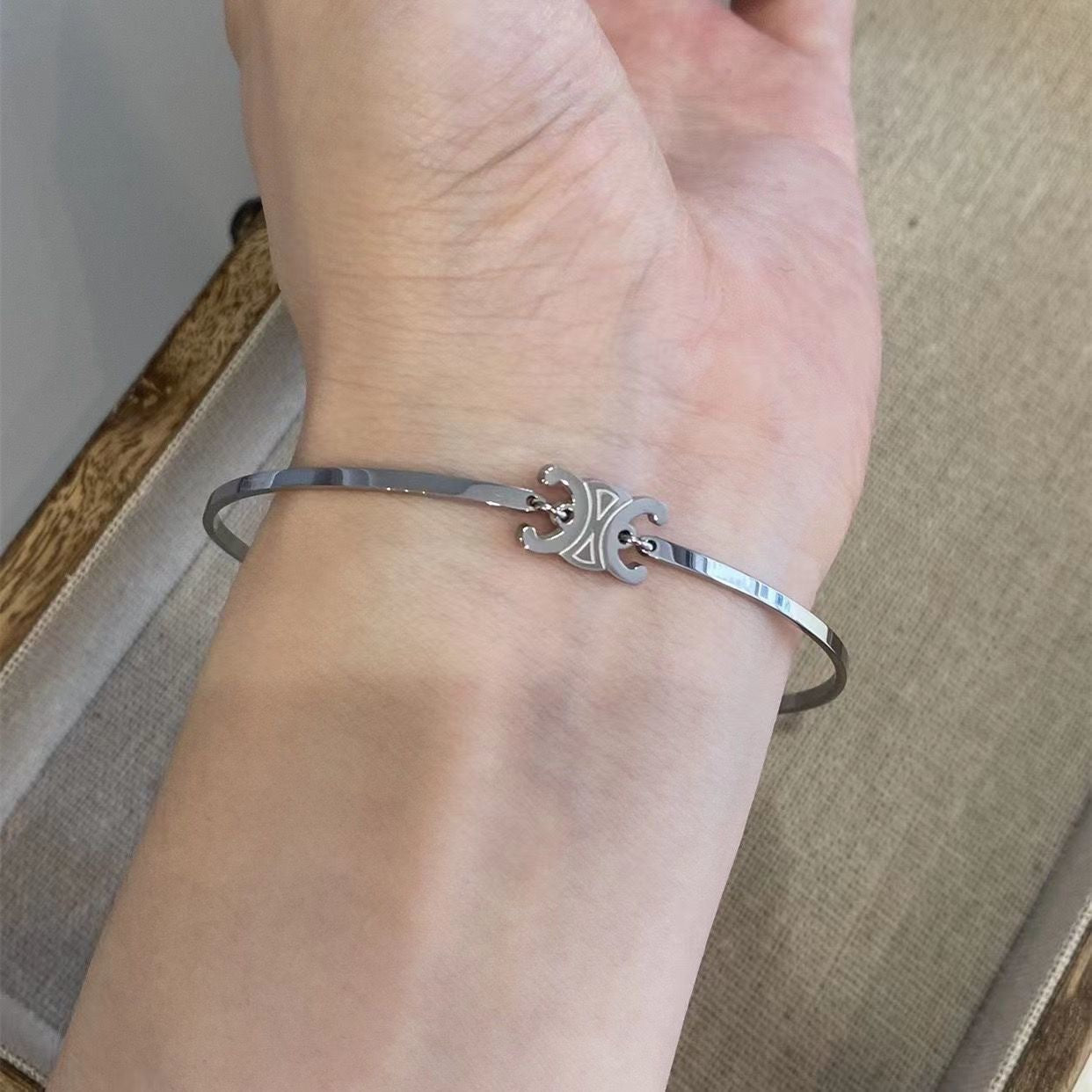 Women's Titanium Steel Arc High-grade Light Luxury Bracelets
