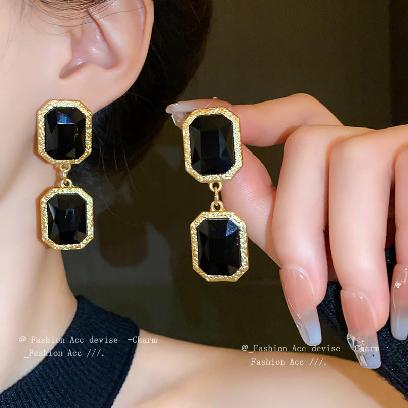 Women's Geometric Crystal Vintage Court Style Clavicle Chain Necklaces