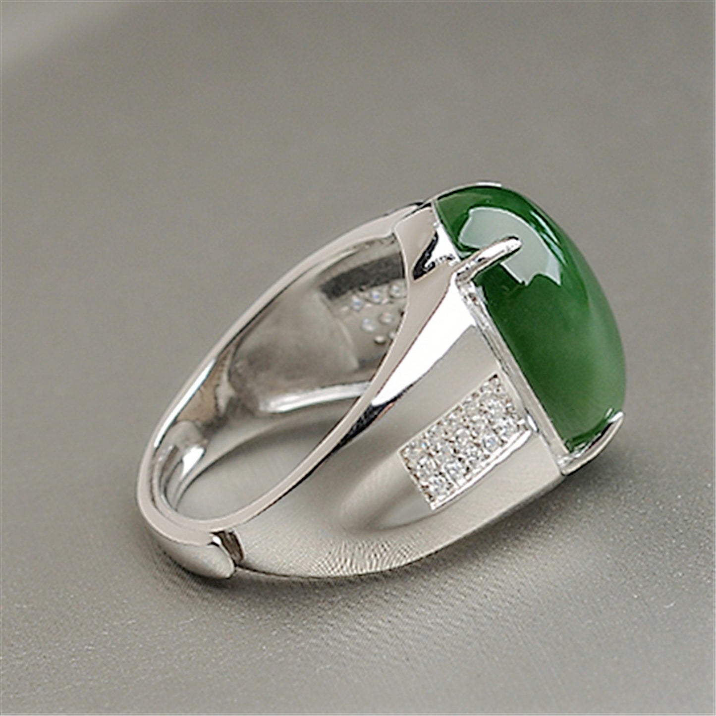 Live Broadcast Emerald Boss Delicate Oily Green Chalcedony Rings